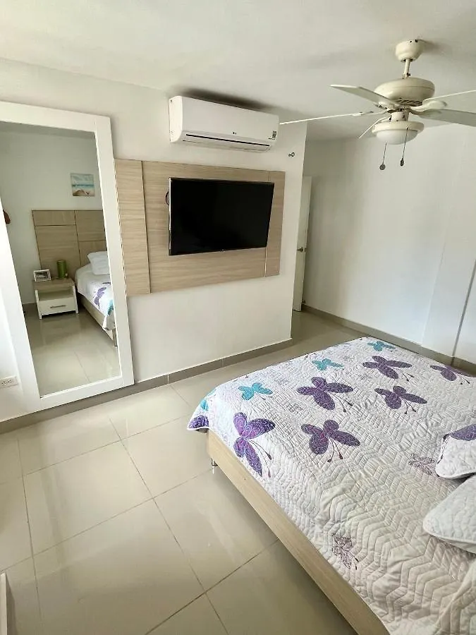Delamar Apartment: Beachfront Comfort with Ocean Views Santa Marta  0*, Santa Marta (Magdalena)
